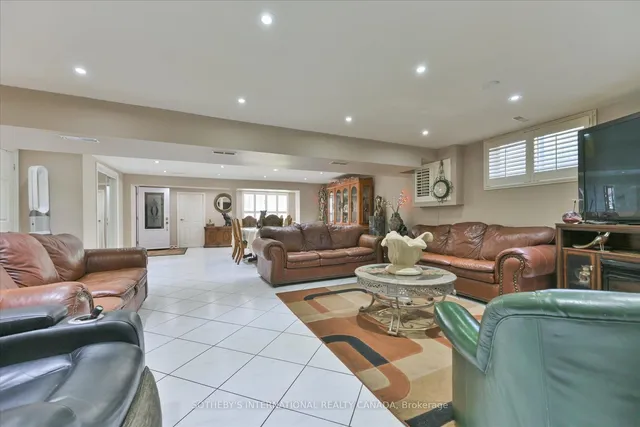 Additional image 9 of 502 Queens Dr