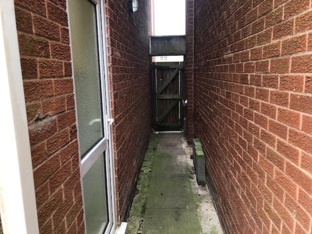 Additional image 11 of 76 Pipers Green, Hall Green, B28