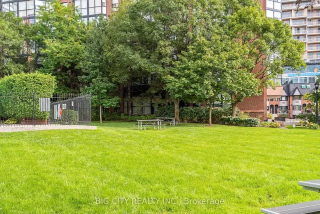 Additional image 26 of 570 Wellington St Unit 12B