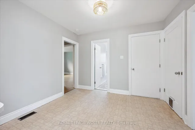 Additional image 18 of 29 Strathcona Cres