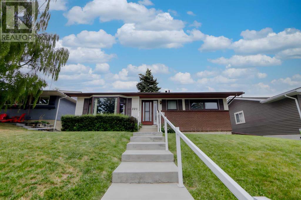 220 Silver Brook Way NW|Calgary, Alberta T3B3g8