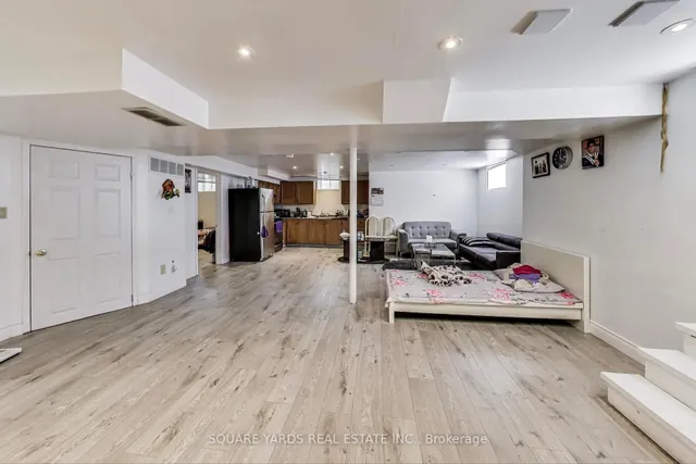 Additional image 34 of 59 Adirondack Cres