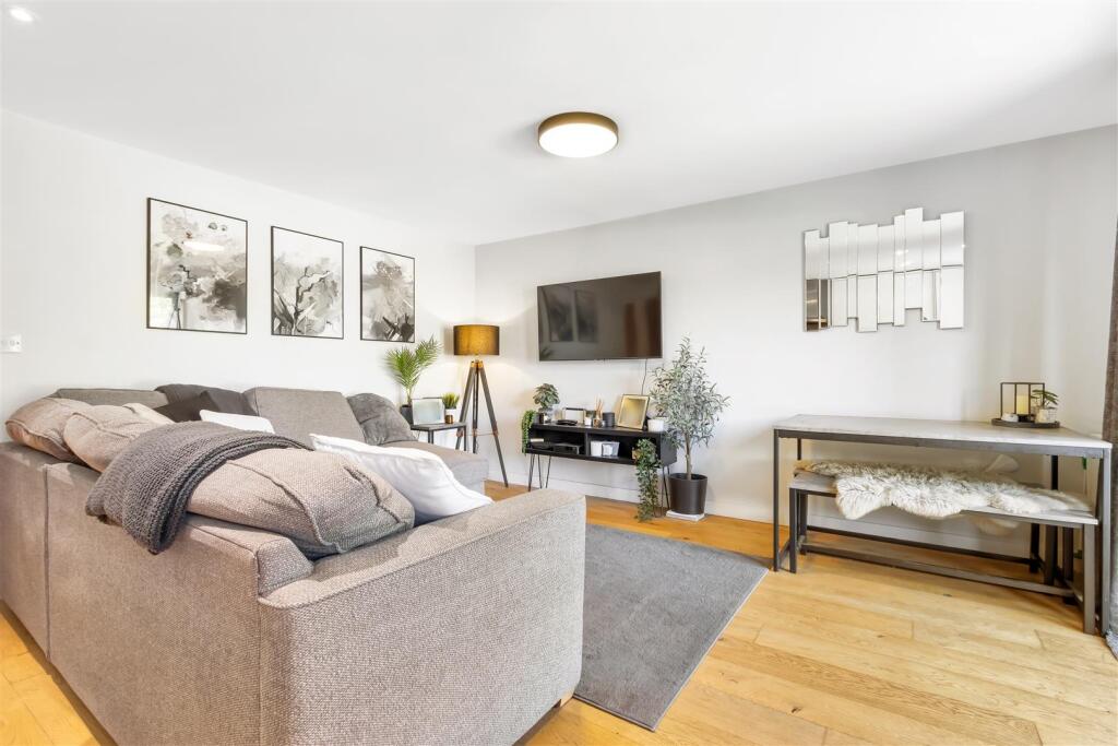 Additional image 20 of Somers Square, Welham Green