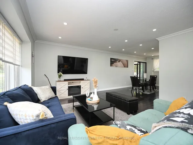 Additional image 6 of 2 Aintree Cres