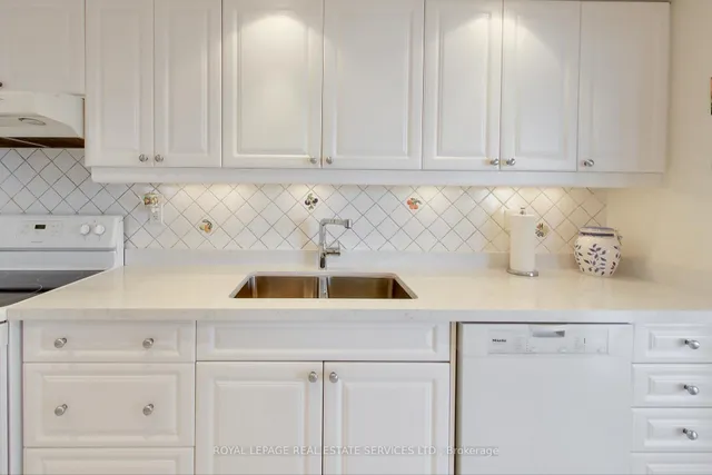 Additional image 8 of 2045 Lake Shore Blvd Unit 904