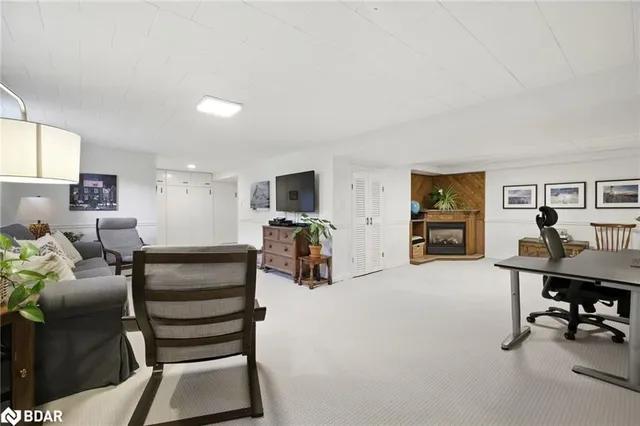 Additional image 30 of 247 Elmhurst Cres