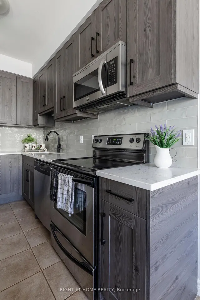 Additional image 24 of 56 Marina Point Cres