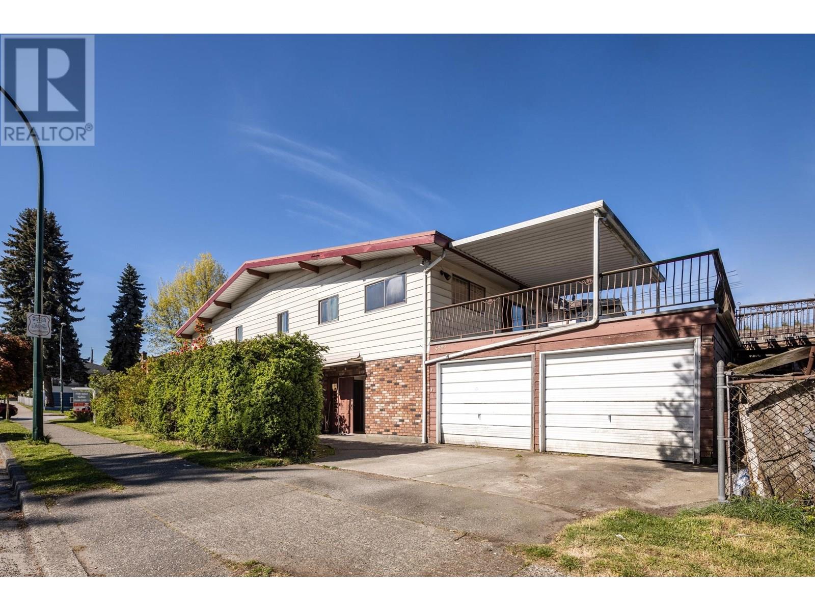 5591 CLARENDON STREET|Vancouver, British Columbia V5R3K1