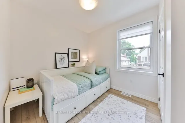 Additional image 17 of 149 East 33rd St