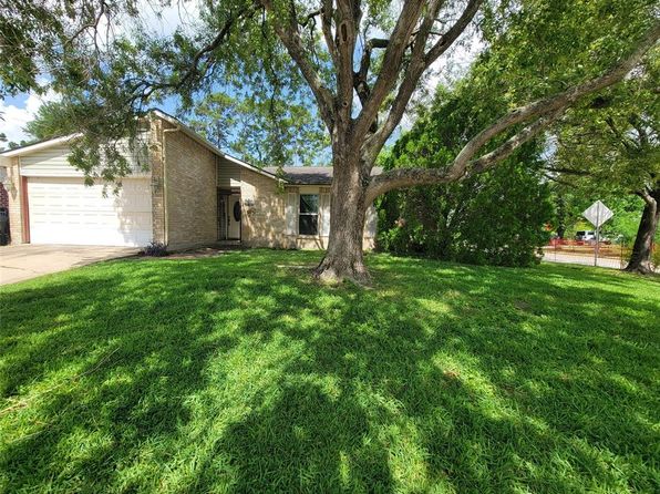 6335 Hollow Pines Dr, Houston, TX 77049
