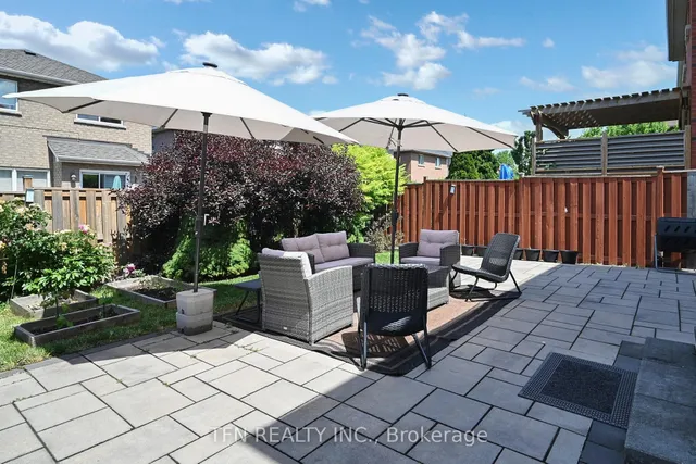 Additional image 41 of 851 Clemens Cres