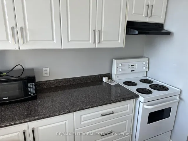 Additional image 8 of 914 Yonge St Unit 1212