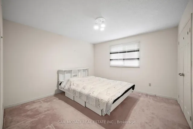 Additional image 32 of 7 Vogue Cres