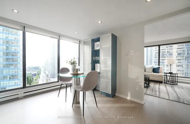 Additional image 4 of 55 Harbour Sq Unit 1917