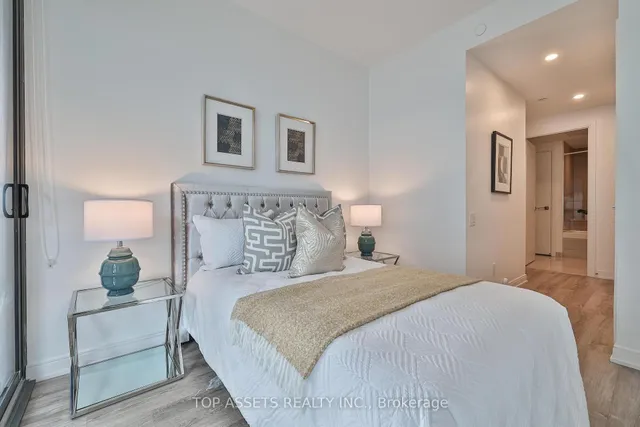 Additional image 27 of 50 Charles St Unit 3707