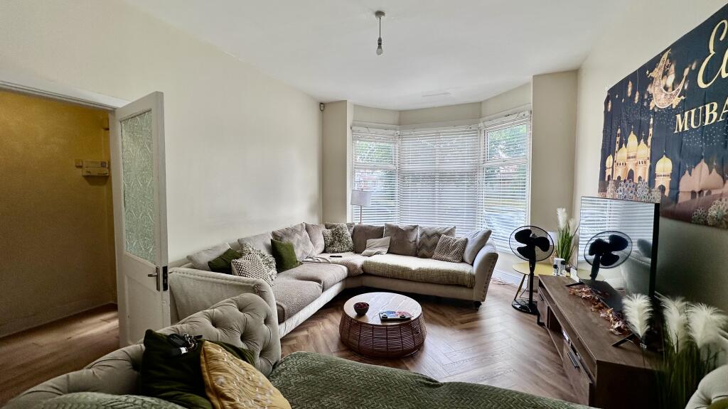 Additional image 3 of Yardley wood road, Moseley, B13