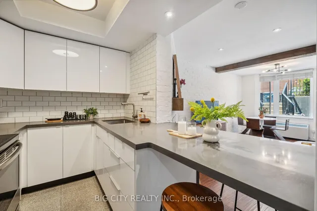 Additional image 11 of 570 Wellington St Unit 12B