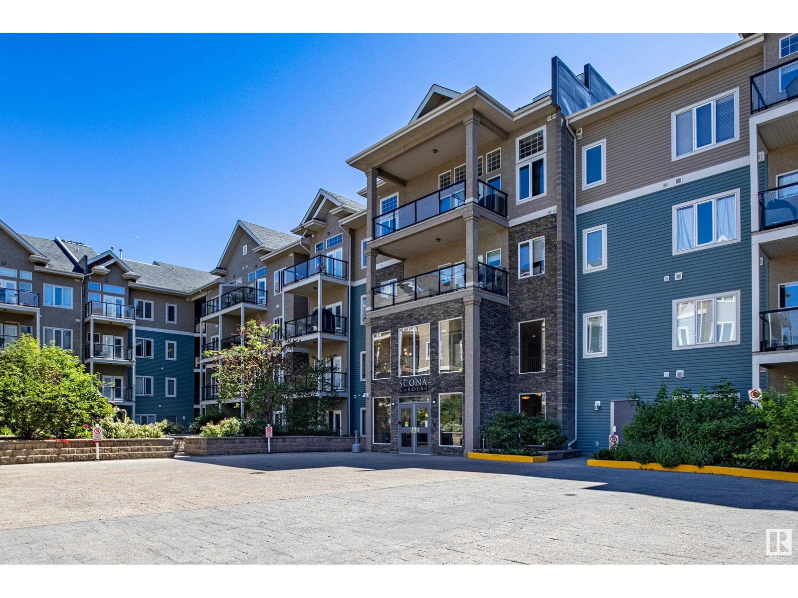 #449 10121 80 AV NW|Edmonton, Alberta T6E0B9