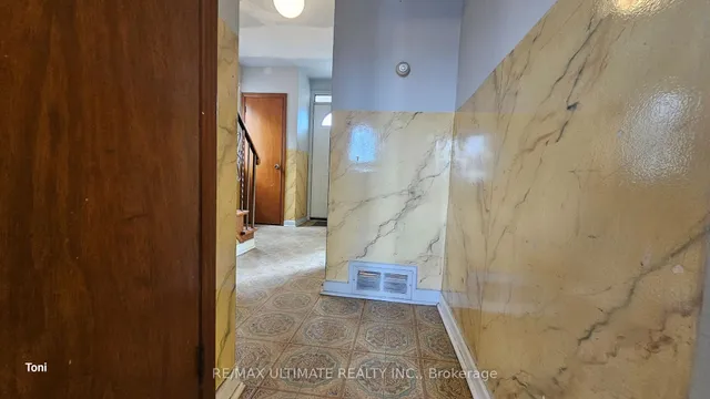 Additional image 9 of 300 Earlscourt Ave