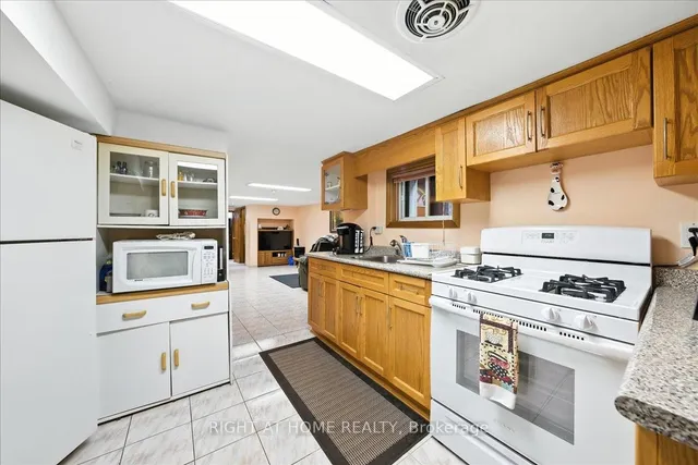 Additional image 35 of 449 Roxton Rd