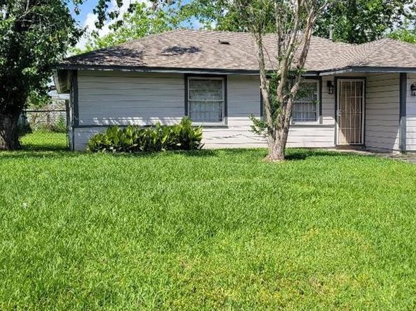 9227 Lake Park Dr, Houston, TX 77078