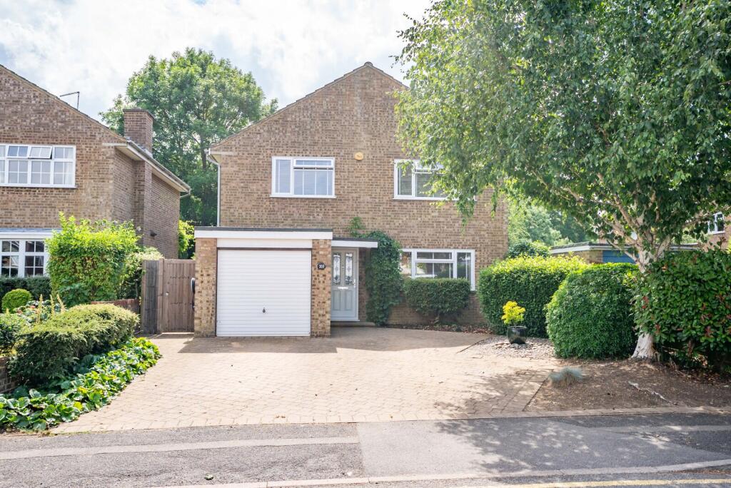 Aldwickbury Crescent, Harpenden, Hertfordshire, AL5