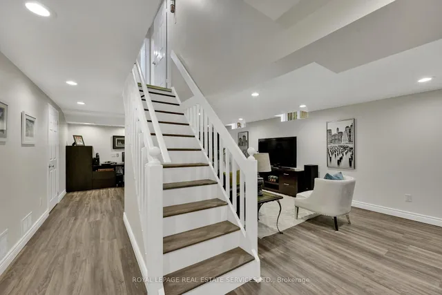 Additional image 33 of 1062 Glenbrook Ave