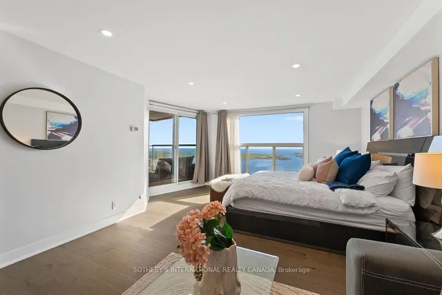 Additional image 37 of 77 Harbour Sq Unit 3208