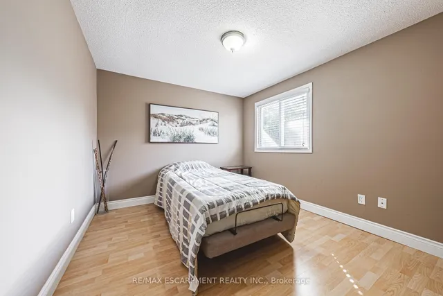 Additional image 26 of 412 Melanie Cres