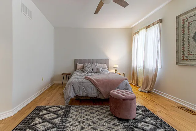 Additional image 20 of 160 Paris St