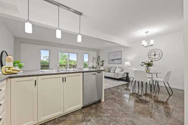 Additional image 16 of 6 Upper Mercer St Unit D16