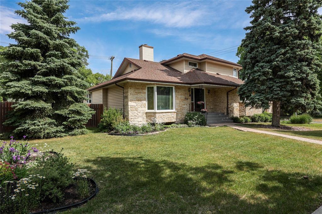 919 Crescent Drive|Winnipeg, Manitoba R3T1X6