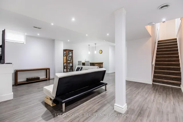 Additional image 28 of 233 SPRINGVALLEY Cres