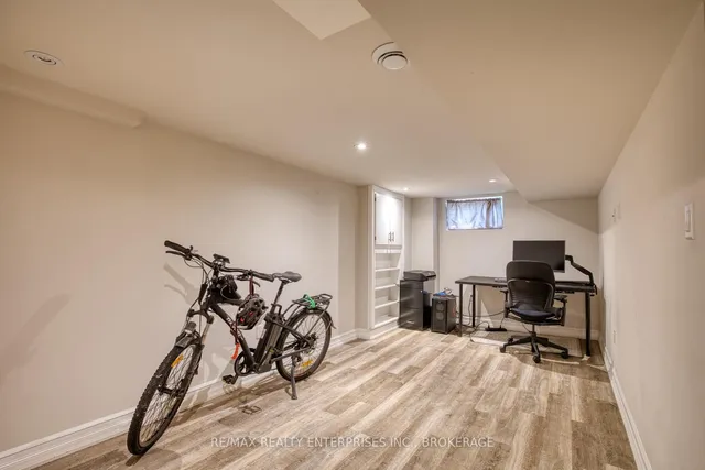 Additional image 16 of 35 Hawthorne Ave