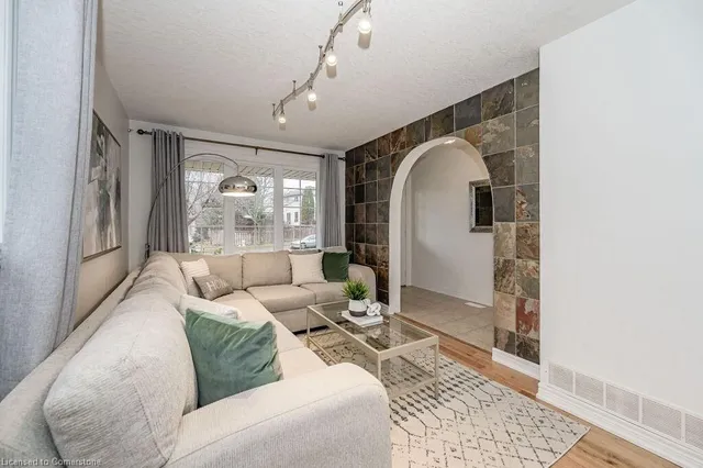 Additional image 4 of 61 Schueller St