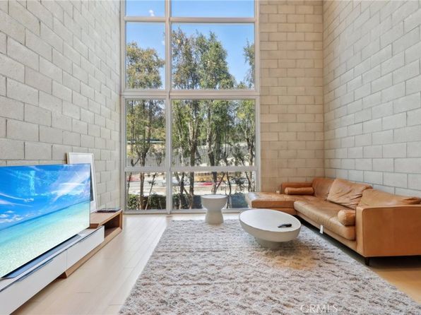 3450 Cahuenga Blvd W APT 905, Los Angeles, CA 90068