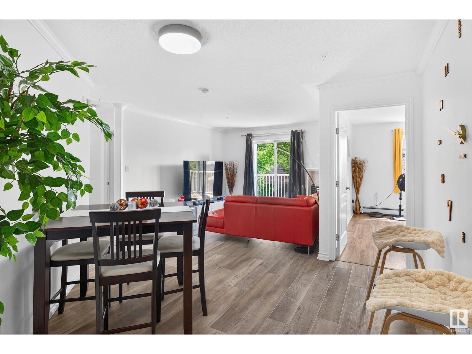 #304 9938 104 ST NW|Edmonton, Alberta T5K2X7