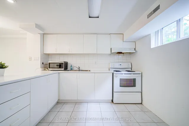 Additional image 31 of 293 Poyntz Ave