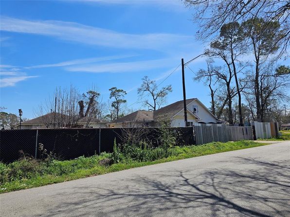 8610 Tremont St, Houston, TX 77028