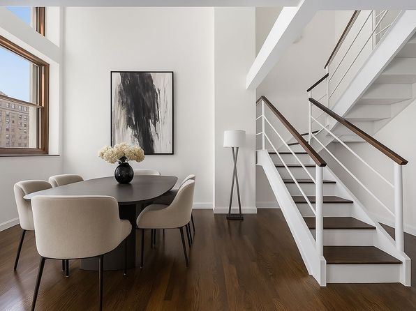 305 2nd Ave, New York, NY 