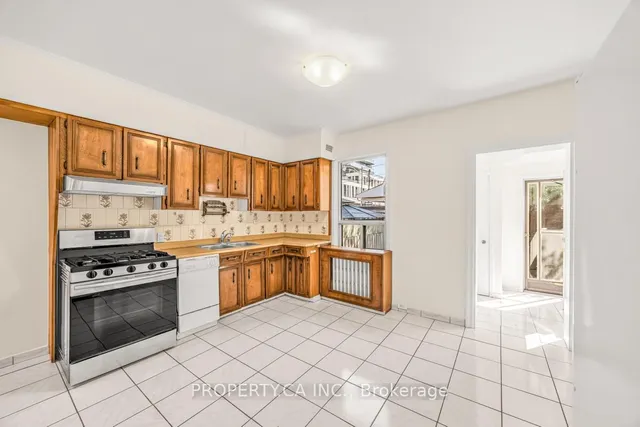 Additional image 7 of 889 Palmerston Ave