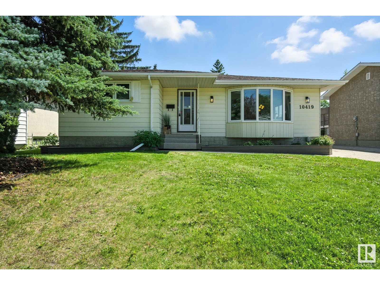10419 36A AV NW|Edmonton, Alberta T6J2H7