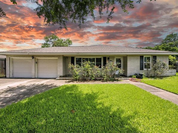 3014 Castlewood St, Houston, TX 77025
