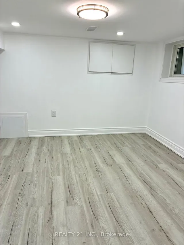 Additional image 31 of 92 King Edward Ave Ave