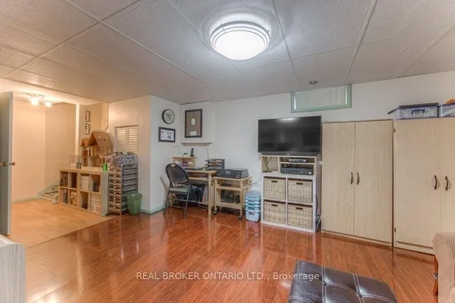 Additional image 31 of 889 Morley Ave