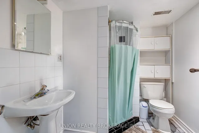 Additional image 22 of 412 Coxwell Ave