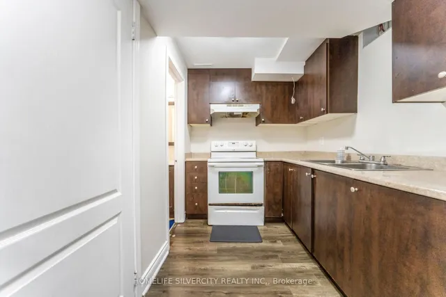 Additional image 46 of 91 Bernard Ave