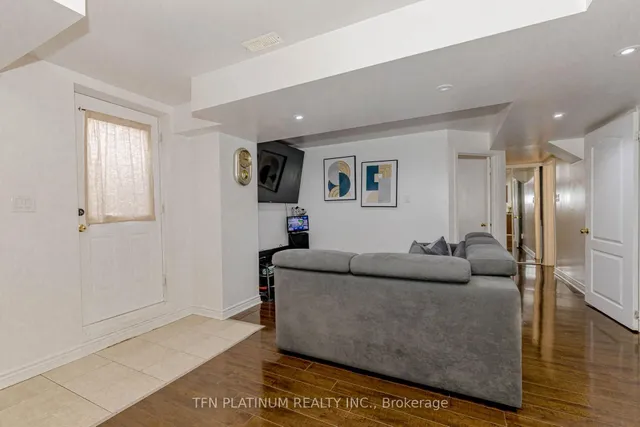 Additional image 36 of 46 levendale Crt