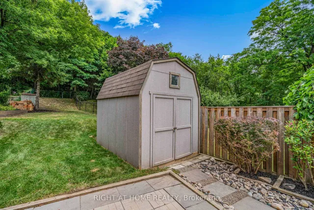 Additional image 39 of 55 Midland Ave