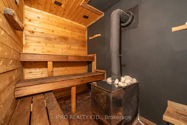 Additional image 35 of 365 Silverthorn Ave